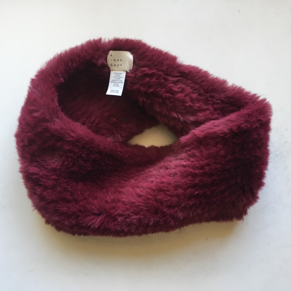 NWOT A New Day Faux Fur Snood Scarf - Maroon
